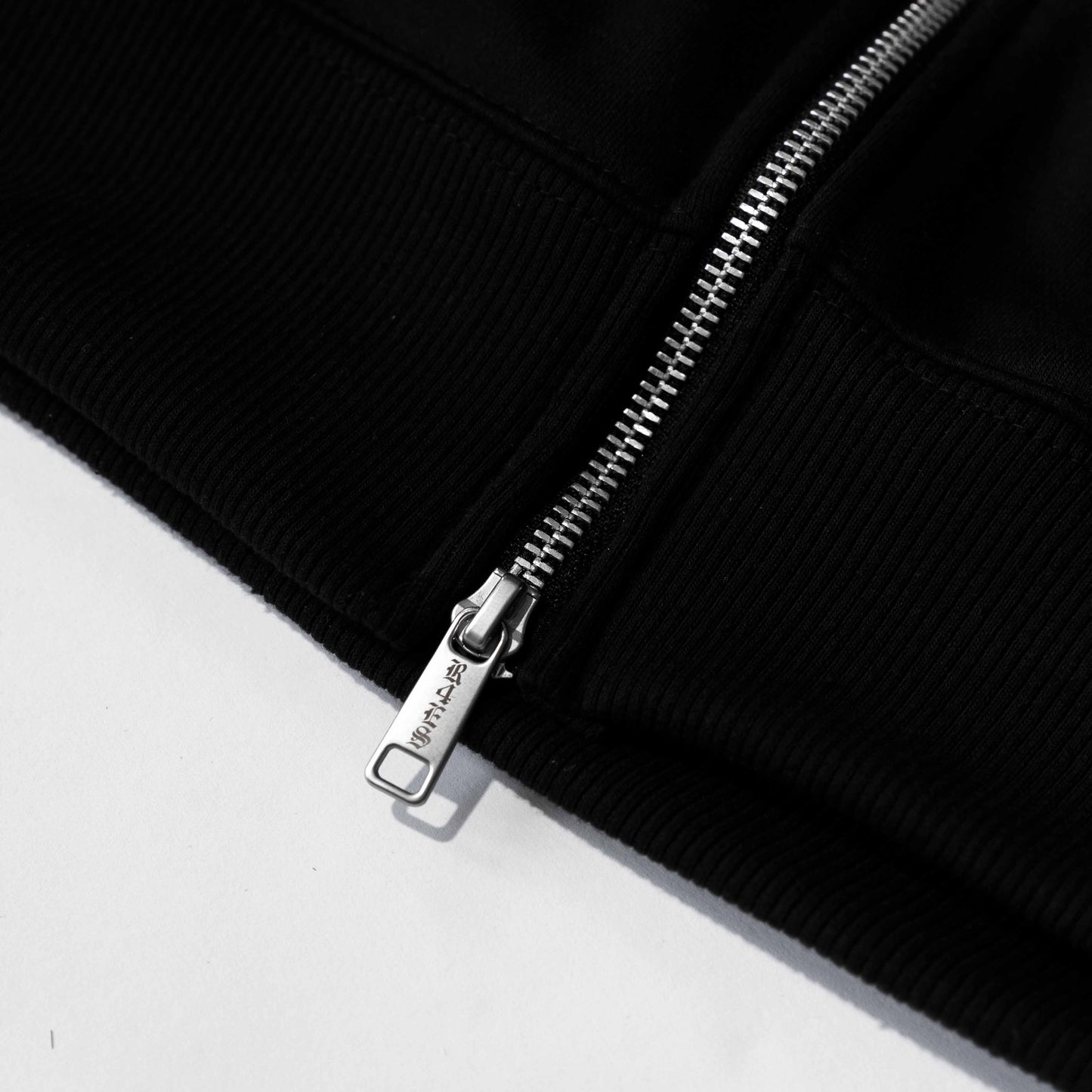 R REPEAT DIAMOND ZIP-UP